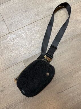 lululemon athletica Black Sherpa Crossbody Belt Bag with Gold Hardware